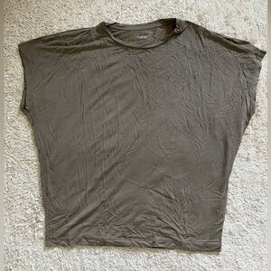 Uniqlo Olive T-Shirt​​